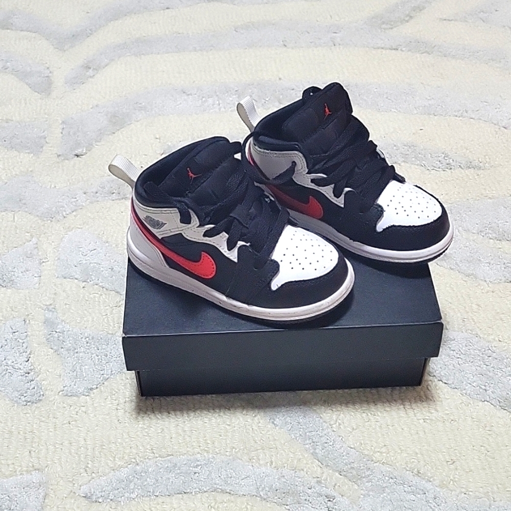 Jordan black white and red 7C sneakers